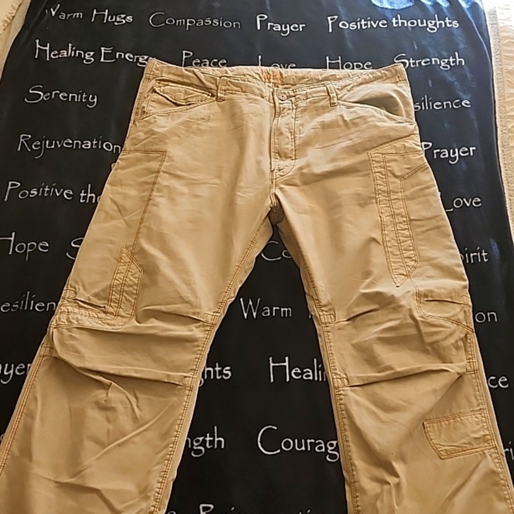 Jetlag cargos size 40×34
